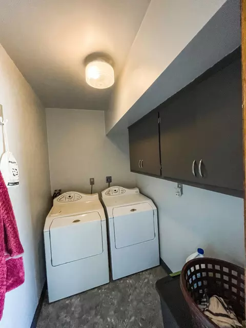 527 11th Ave W, Williston, ND 58801 photo 22