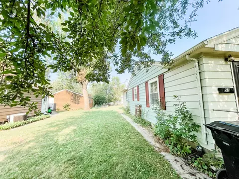 527 11th Ave W, Williston, ND 58801 photo 2