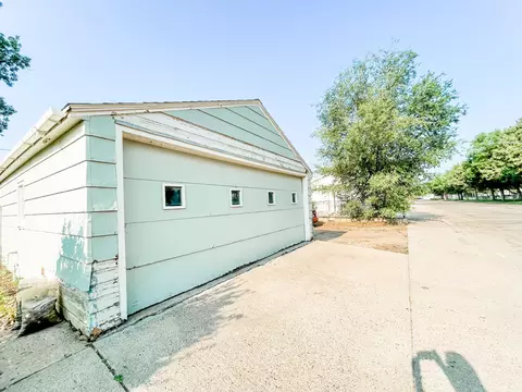527 11th Ave W, Williston, ND 58801 photo 6