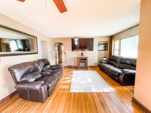 527 11th Ave W, Williston, ND 58801 photo 9