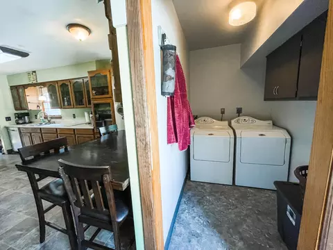 527 11th Ave W, Williston, ND 58801 photo 23