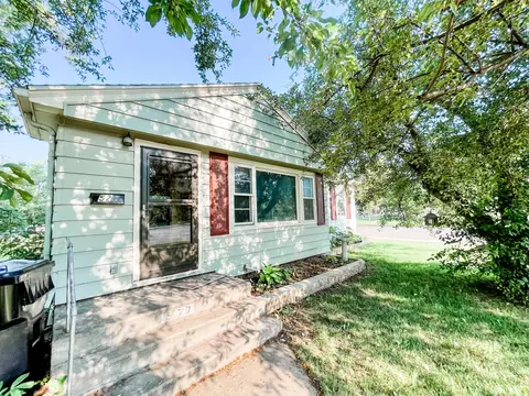 527 11th Ave W, Williston, ND 58801 photo 1