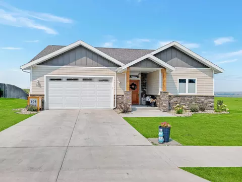 609 70th St E, Williston, ND 58801 photo 1