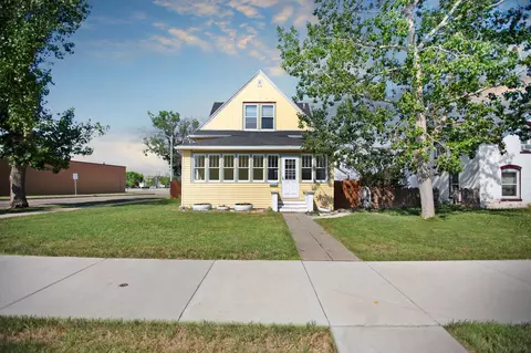601 1st Ave E, Williston, ND 58801 photo 2