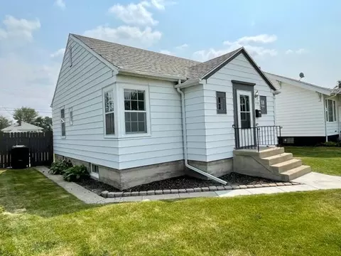 718 2nd Ave E, Williston, ND 58801 photo 2
