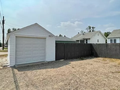 718 2nd Ave E, Williston, ND 58801 photo 6
