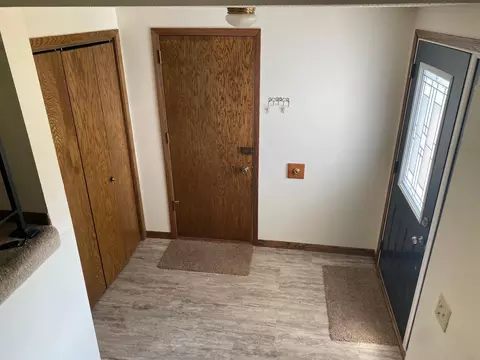2122 1st Ave E, Williston, ND 58801 photo 2