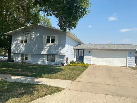2122 1st Ave E, Williston, ND 58801 photo 1