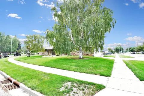 1719 4th Ave E, Williston, ND 58801 photo 4