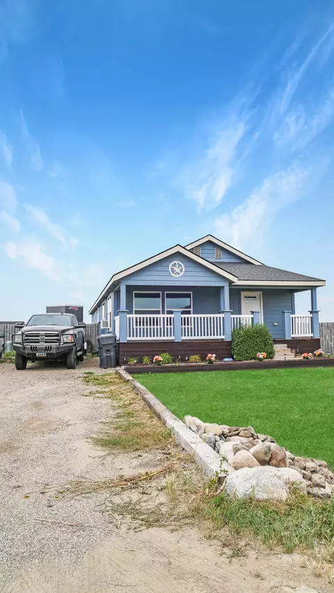 5616 Lukenbill Ave, Williston, ND 58801 photo 3