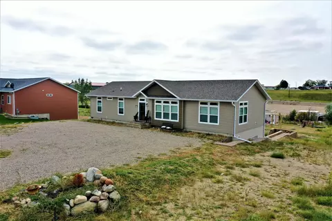 7225 1st Ave E, Williston, ND 58801 photo 1
