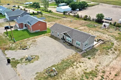 7225 1st Ave E, Williston, ND 58801 photo 3