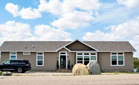 7225 1st Ave E, Williston, ND 58801 photo 2