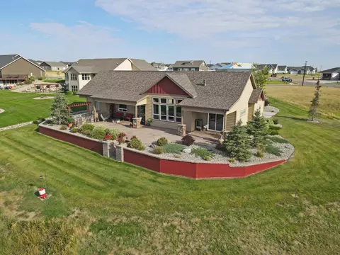 708 Tyler St, Williston, ND 58801 photo 4