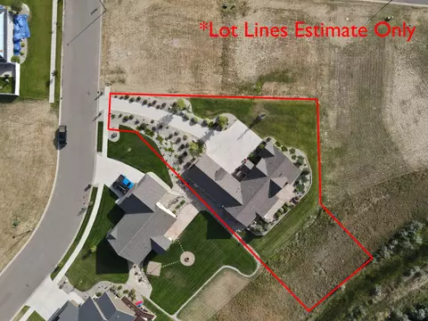 708 Tyler St, Williston, ND 58801 photo 2