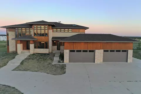 13918 Western Way, Williston, ND 58801 photo 2
