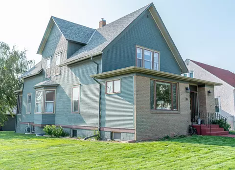 803 1st Ave E, Williston, ND 58801 photo 1