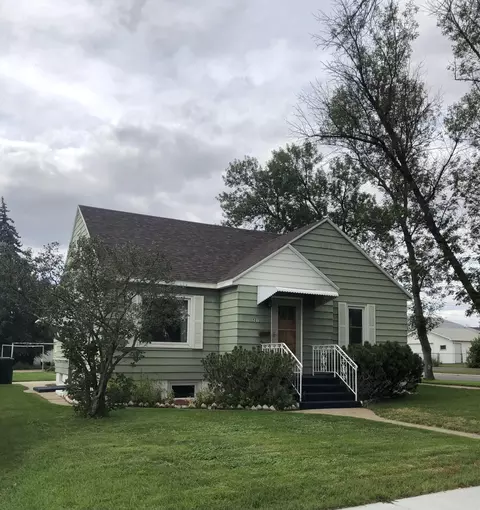 521 3rd Ave W, Williston, ND 58801 photo 1