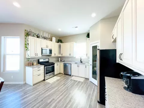13919 Western Way, Williston, ND 58801 photo 2