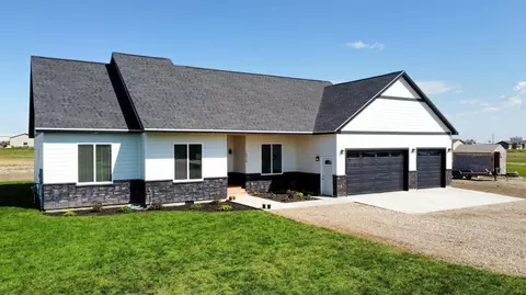 13919 Western Way, Williston, ND 58801 photo 1