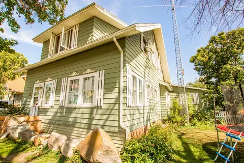 612 4th Ave E, Williston, ND 58801 photo 2