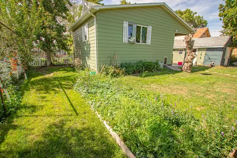 612 4th Ave E, Williston, ND 58801 photo 4