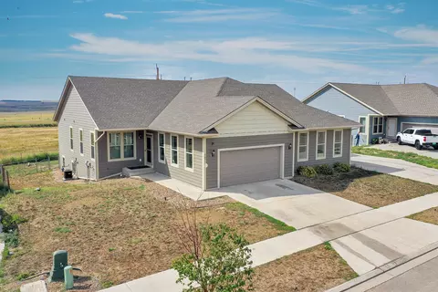 3031 Long Branch Ave, Williston, ND 58801 photo 1