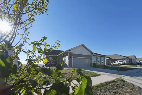 3031 Long Branch Ave, Williston, ND 58801 photo 3