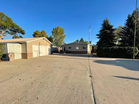 148 Blacktail Dr, Williston, ND 58801 photo 2