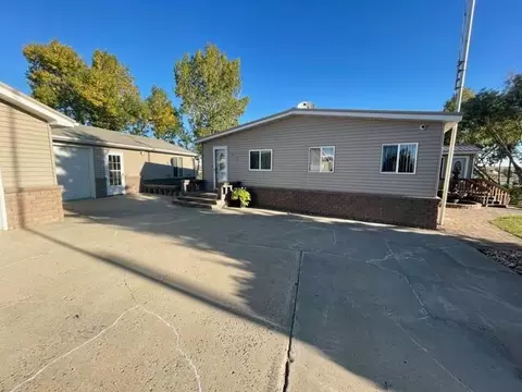 148 Blacktail Dr, Williston, ND 58801 photo 1