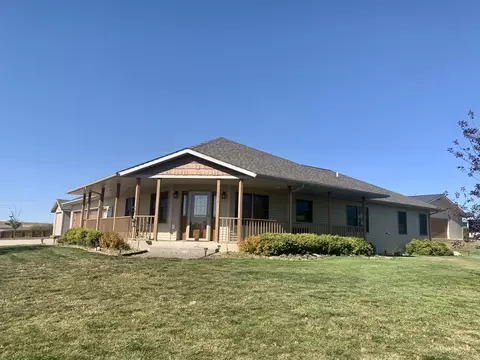 4817 Southview Ln, Williston, ND 58801 photo 2