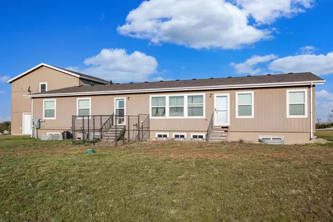 2206 16th St E, Williston, ND 58801 photo 6