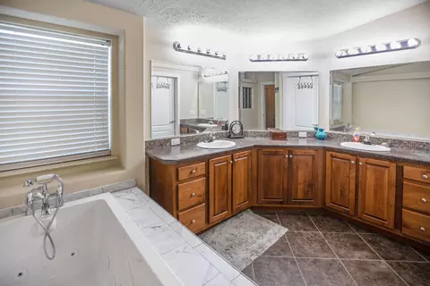 2206 16th St E, Williston, ND 58801 photo 26