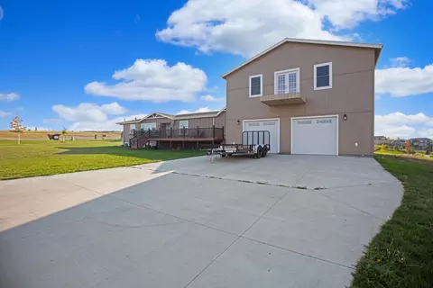 2206 16th St E, Williston, ND 58801 photo 3