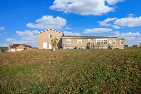 2206 16th St E, Williston, ND 58801 photo 5