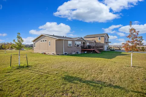 2206 16th St E, Williston, ND 58801 photo 7