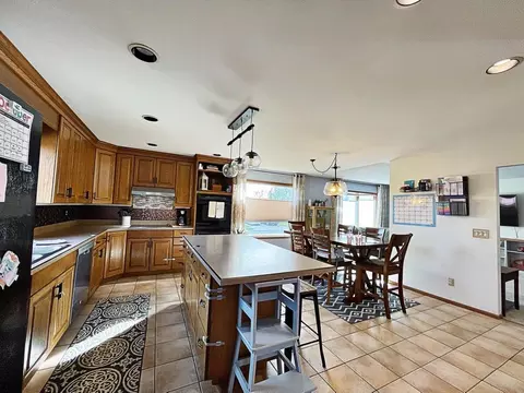 1306 22nd St W, Williston, ND 58801 photo 6