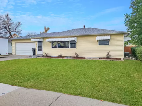 921 16th Ave W, Williston, ND 58801 photo 1