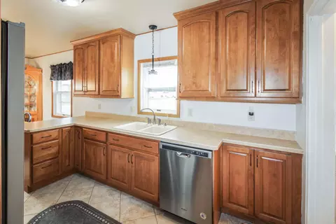 420 17th St W, Williston, ND 58801 photo 5