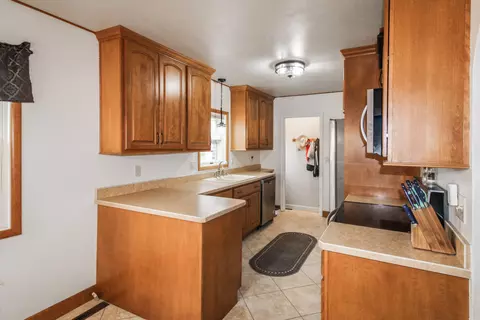 420 17th St W, Williston, ND 58801 photo 9