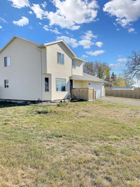 424 Lake St, Ray, ND 58849 photo 2