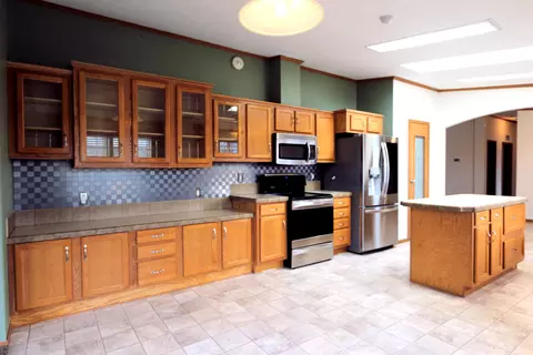 2018 Bison Dr, Williston, ND 58801 photo 9