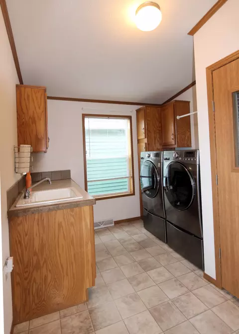 2018 Bison Dr, Williston, ND 58801 photo 13