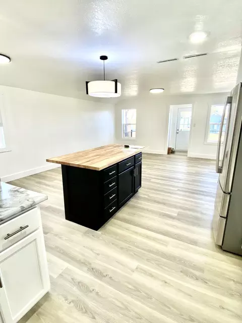 805 6th Ave W, Williston, ND 58801 photo 8