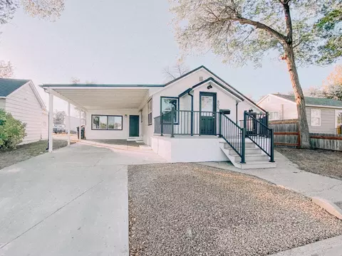 805 6th Ave W, Williston, ND 58801 photo 1