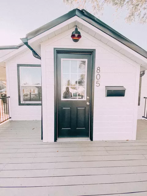 805 6th Ave W, Williston, ND 58801 photo 3