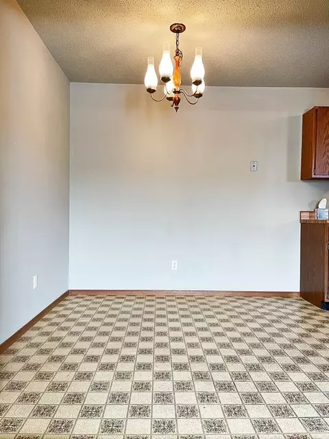 2605 18th Ave W, Williston, ND 58801 photo 7