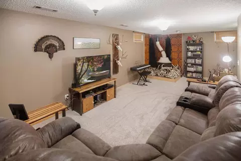 1610 Bison Dr, Williston, ND 58801 photo 22