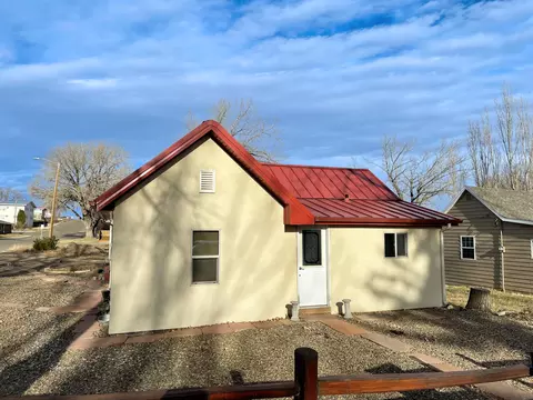 408 2nd Ave N W, Watford City, ND 58854