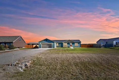 5466 Matthew Ave NW, Williston, ND 58801 photo 2